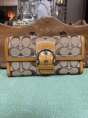 Coach SoHo Signature Buckle Continental Wallet